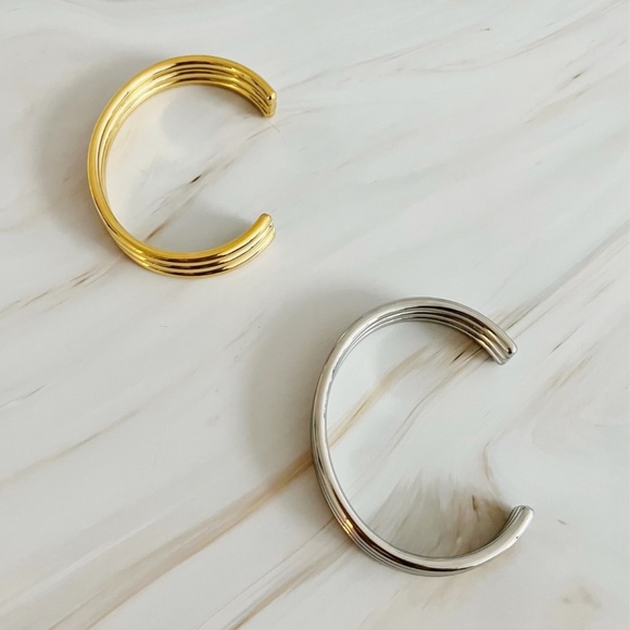 (NWT) So Chic Open Bangle - Picture 8 of 8